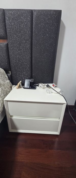 Conjunto cama e mesas de cabeceira