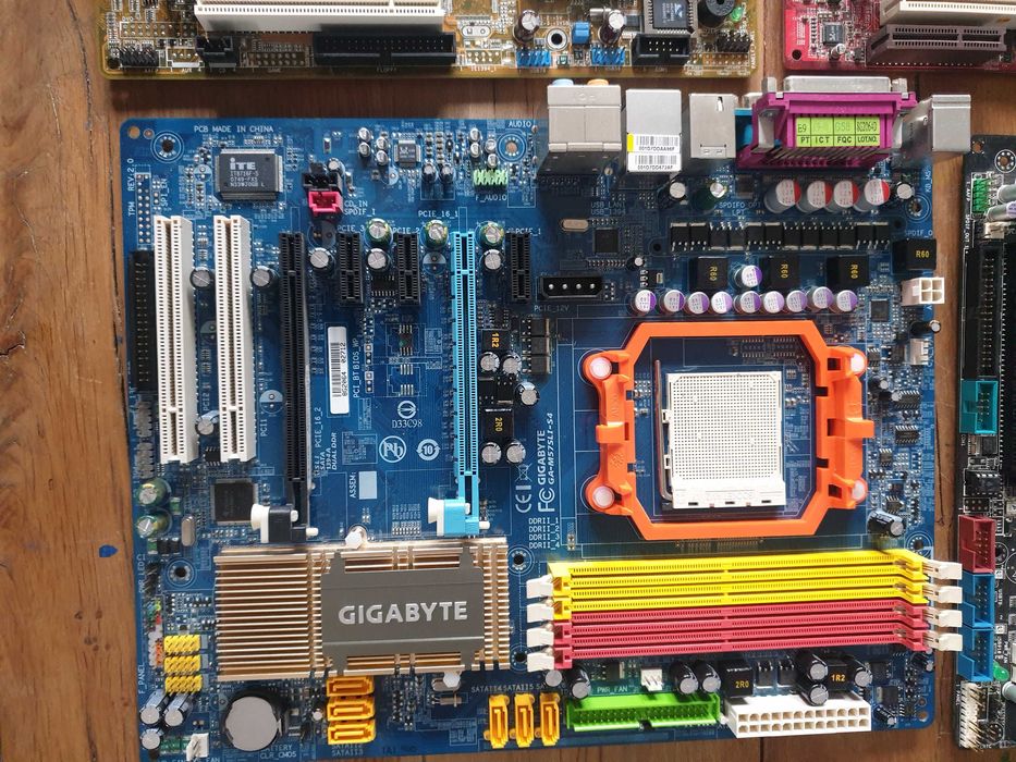 5x uszkodzona płyta główna