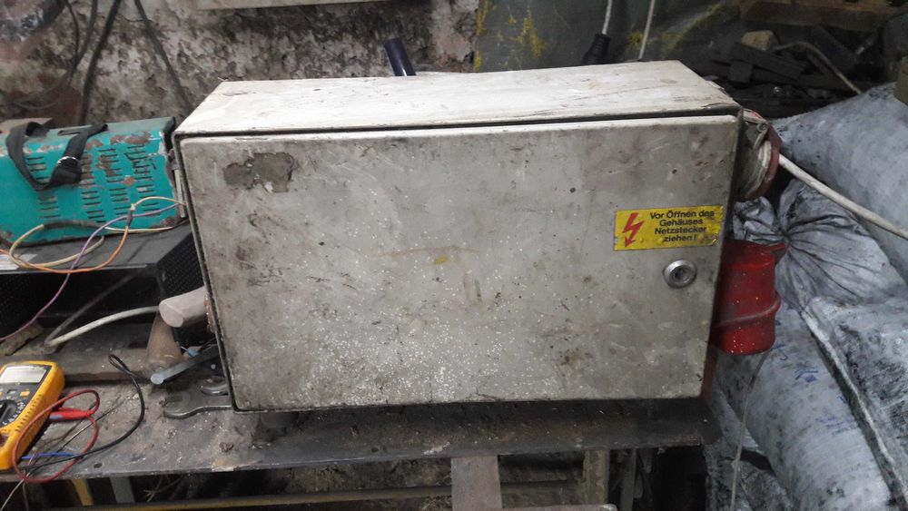 Шкаф распределительный с выходом 380×220