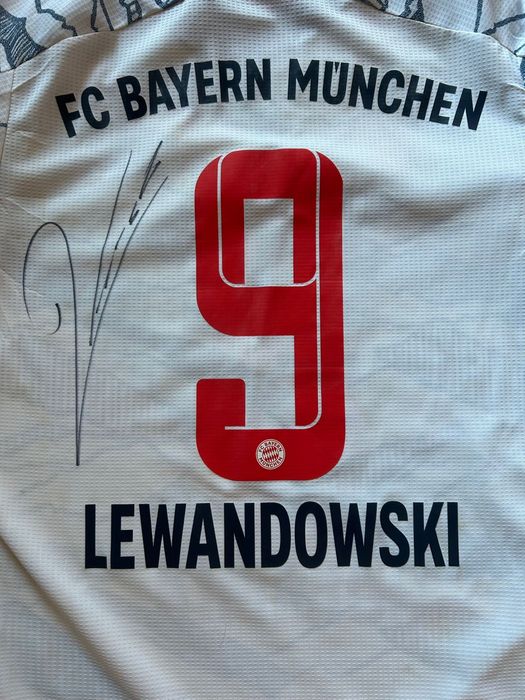 Camisola autografada por Lewandowski 20/21