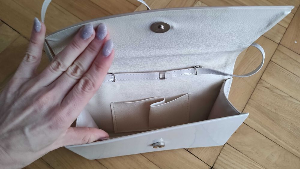 Mała kopertowa torebka