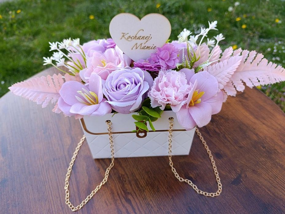Flower box kwiaty mydlane bukiet na prezent dzień kobiet walentynki