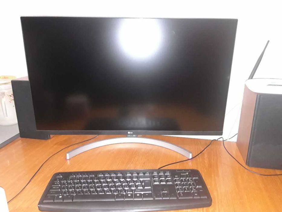 монитор 32" 4к LG 32UN650-W (в идеале, заводская комплектация, 1й хозяин)
