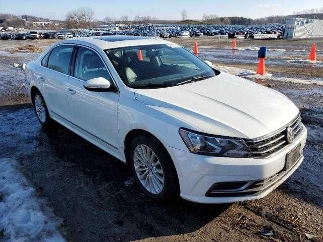 Декоративна кришка двигуна Volkswagen Passat 1.8 TSI 11-19 рік.