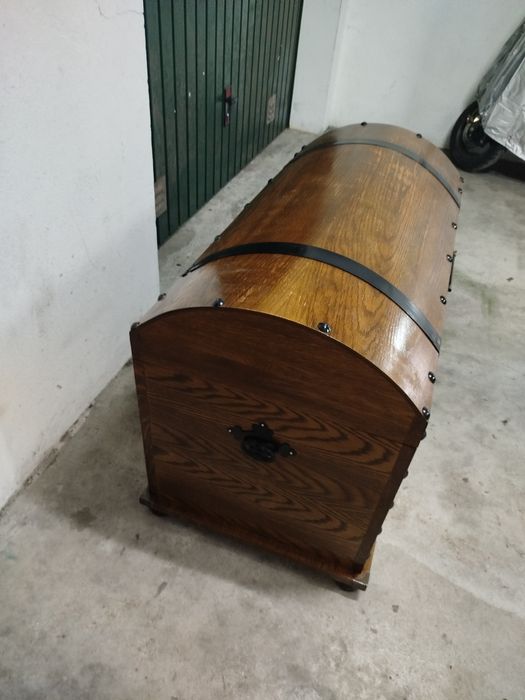 Baú em madeira ...........