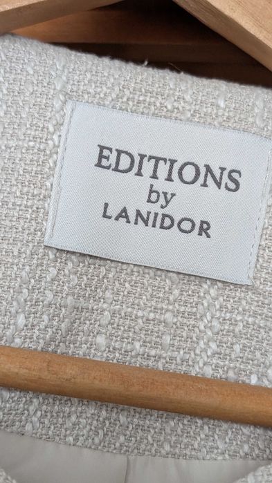Casaco branco cru, classico, com textura e mesclado