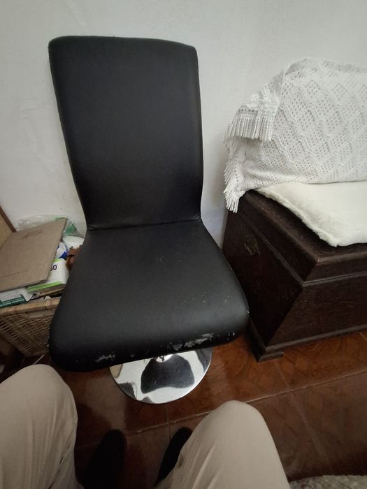 6 cadeiras de sala giratórias em razoável estado