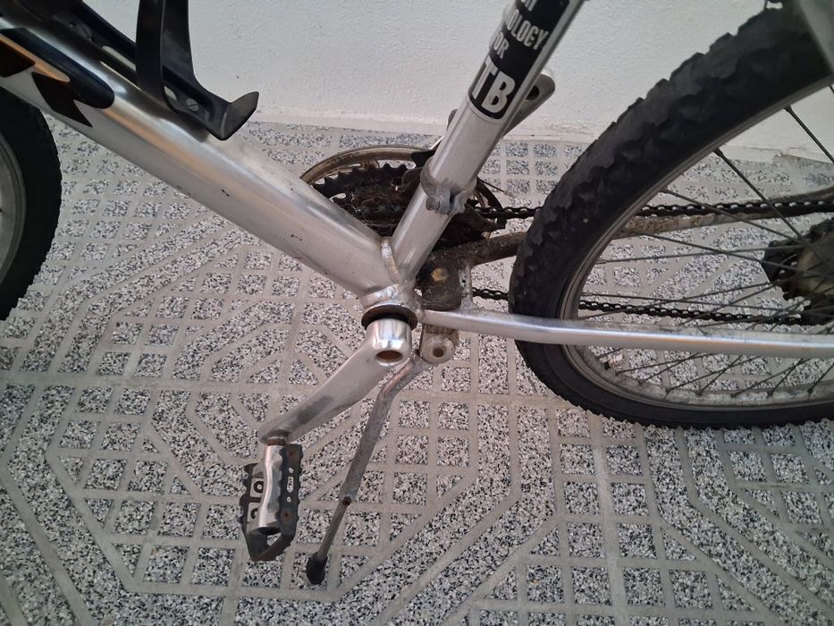 Bicicleta, velha mas boa, meu número para mais informações 912370009