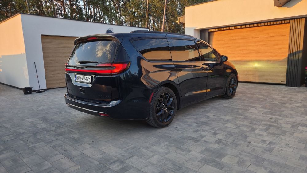 Chrysler pacifica limited S 2023 odkurzacz panorama jak nowy