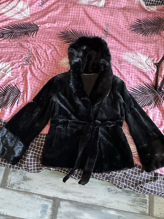 Продам жіночу норкову шубу