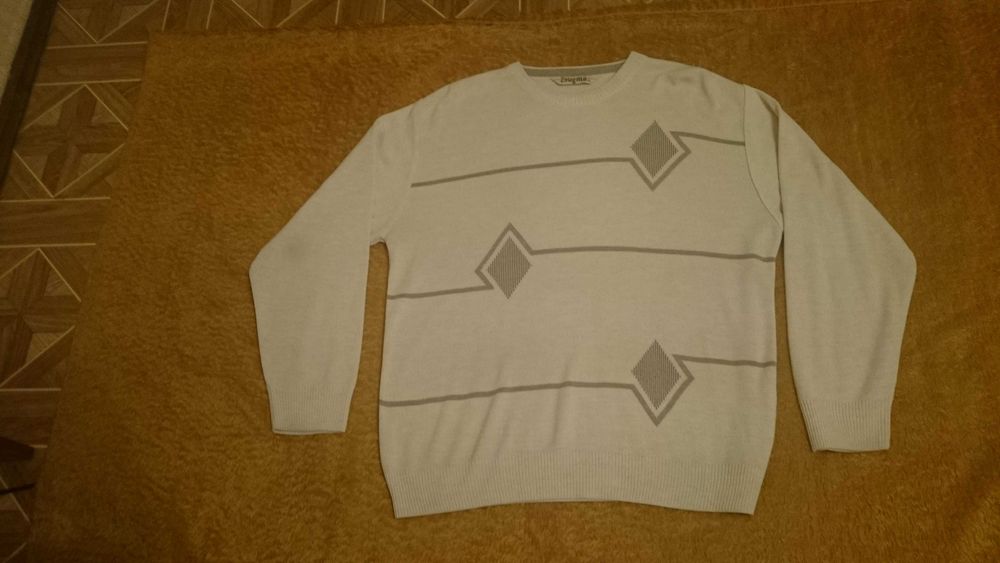 Свитер мужской, бежевый. Турция. Размер 52
