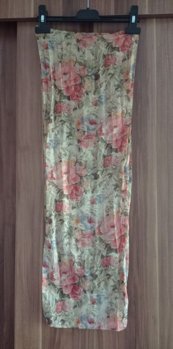 Chusta, apaszka damska motyw kwiatowy.