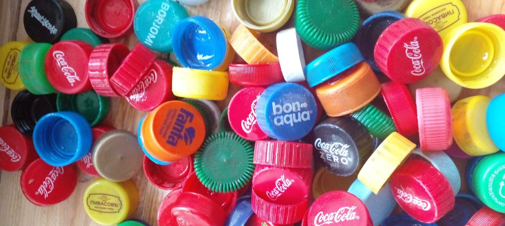 Продам крышки б.у от пластмасових бутылок. Алюминовые банки