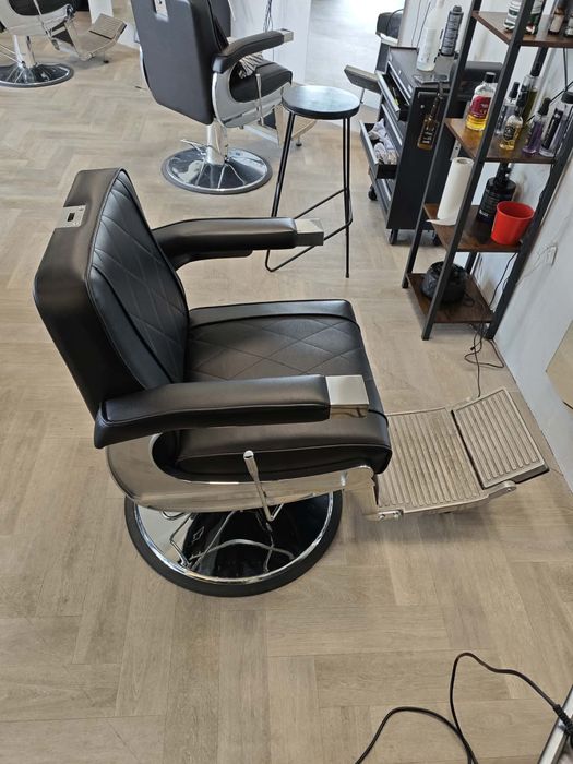 Fotele barberskie uzywane w bardzo dobrym stanie
