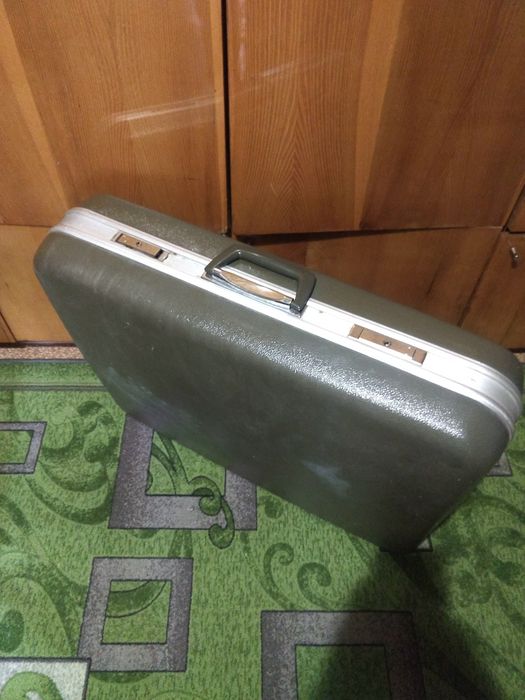 Чемодан дорожный большой