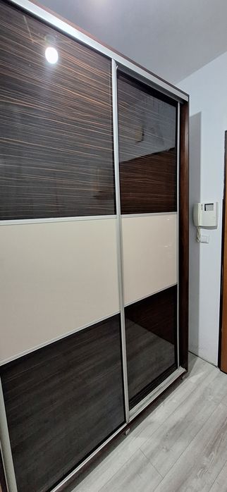 Duza szafa rozsuwane drzwi