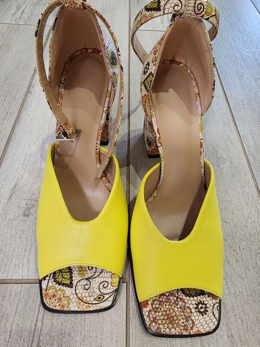 Туфли на каблуке