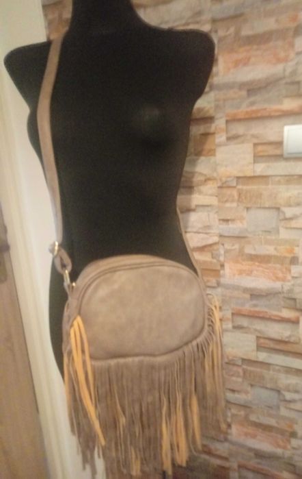 Nowa torebka z frędzlami listonoszka