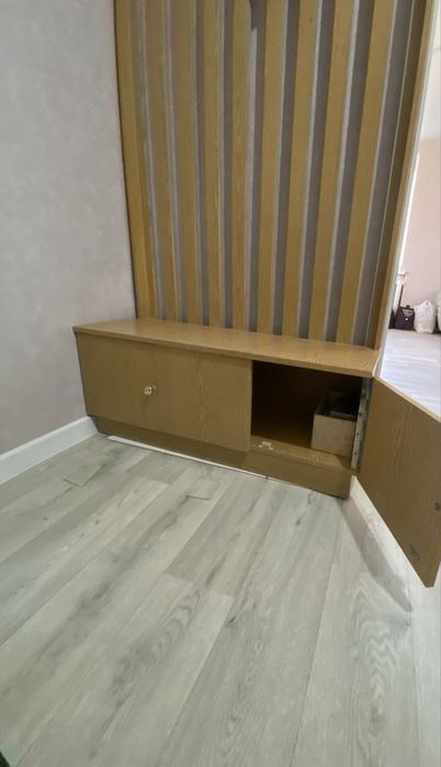 Вішалка в передпокій