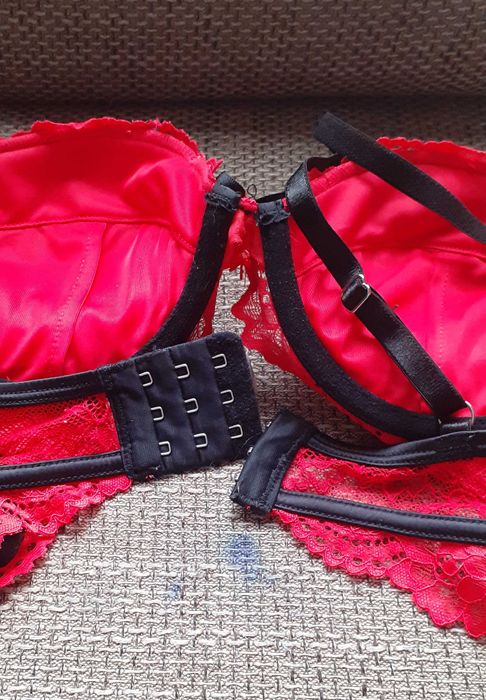 Bielizna stanik biustonosz push up 75B