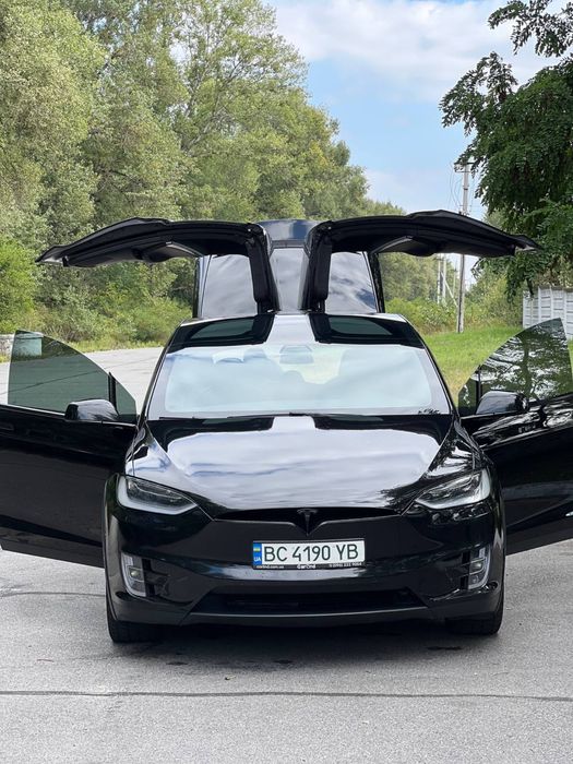 Tesla model X 90D . Тесла модел Х . В доброму стані !
