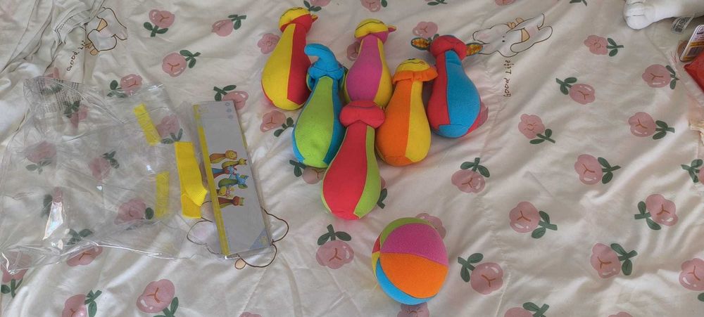 Brinquedos, disfarces e outros artigos para criança - para venda em conjunto ou individualmente