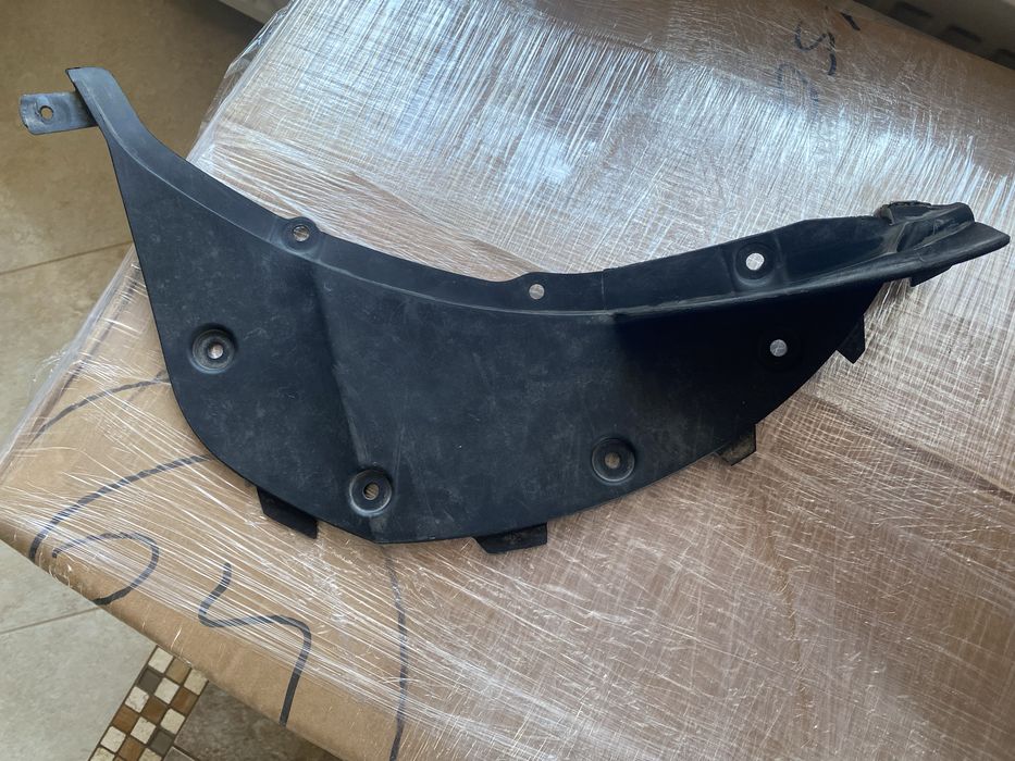 Дефлектор направляюча елемент переднього бампера jaguar i-pace ПРАВИЙ