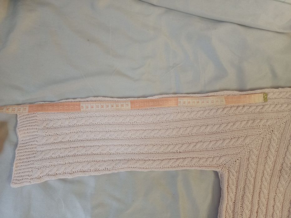 Sweter robiony na drutach