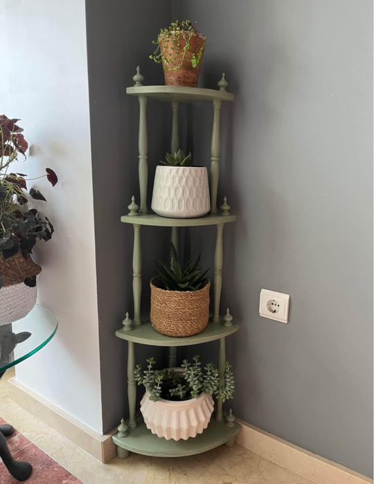 Floreira de canto com 4 prateleiras