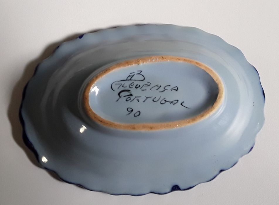 Covilhete azul em faiança da RB Raúl da Bernarda, Alcobaça, Portugal