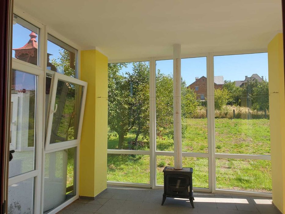 Продаж сучасного будинку 281 м² з панорамною терасою, каміном та видом на місто!
