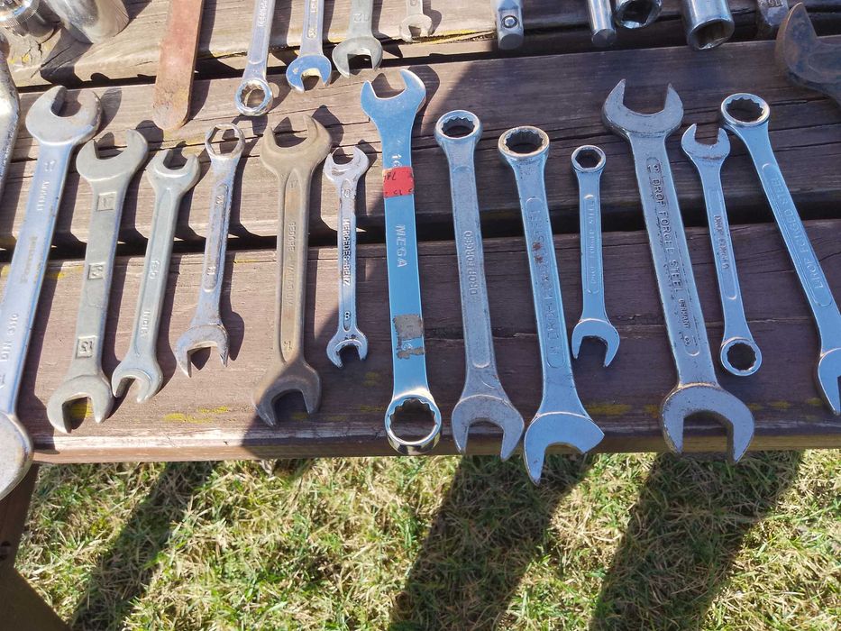 Zestaw kluczy 50 sztuk drop forget i inne walizka gratis.