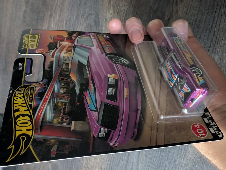 Моделька Hot Wheels Premium'86 Ford Thunderbird Pro Stock