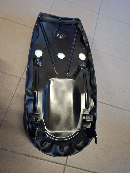 Nowe polskie siedzenie wsk 125 175 b3 jednoramowka