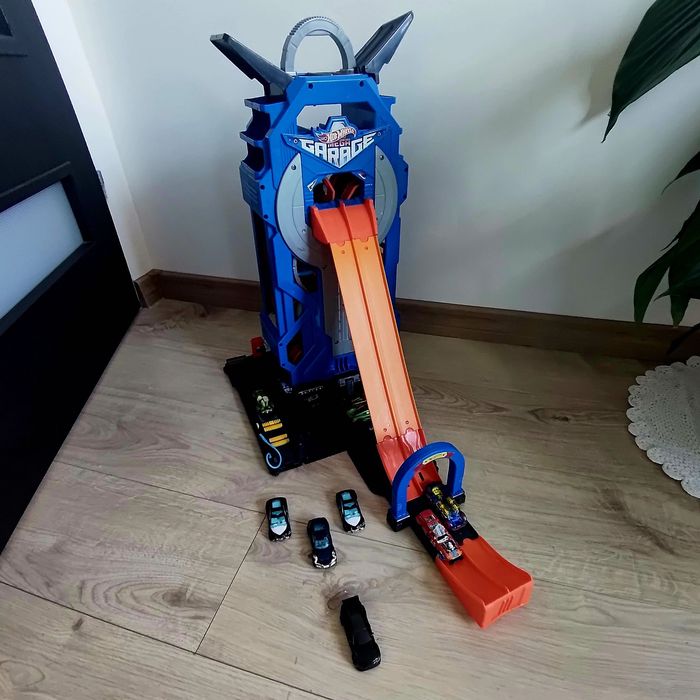 Hot Wheels City Rajdowy Garaż Mega FTB68