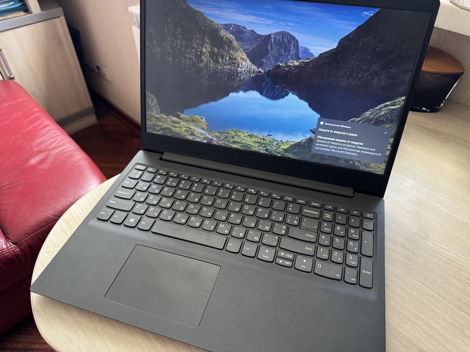 Lenovo v15 ada 15.6