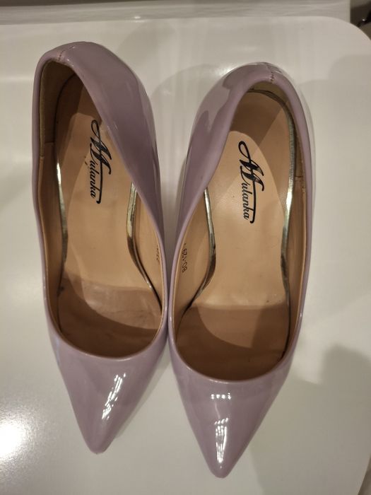 Sapatos de cor lilas. Tamanho 37. Usados 2 vezes