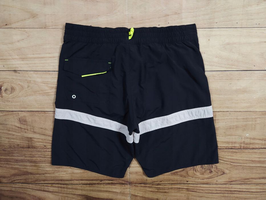 HELLY HANSEN Spodenki Plażowe Męskie Logowane r. 32