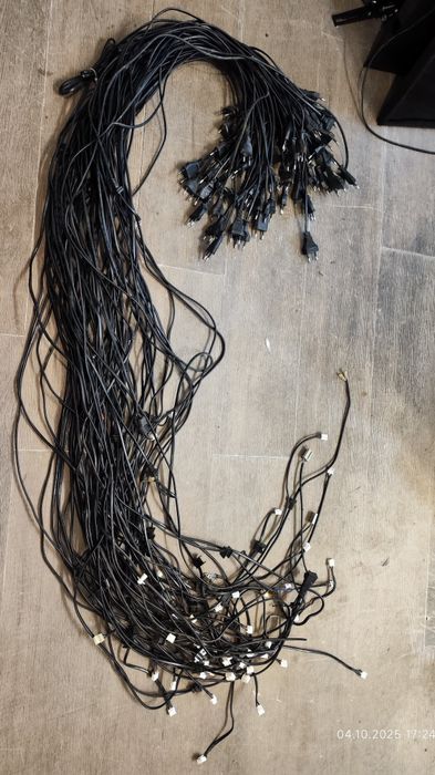 Кабелі живлення комп'ютера і телевізора