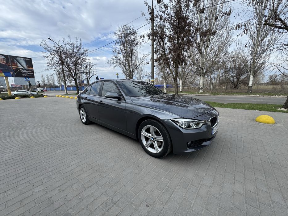 BMW F30 320i.