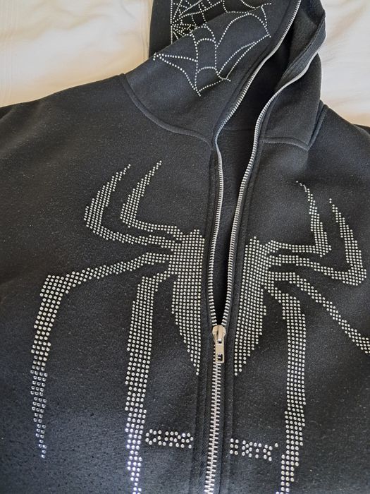 Czarna bluza z kryształkami