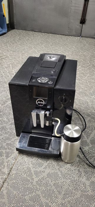 Ekspres ciśnieniowy Jura impressa f8