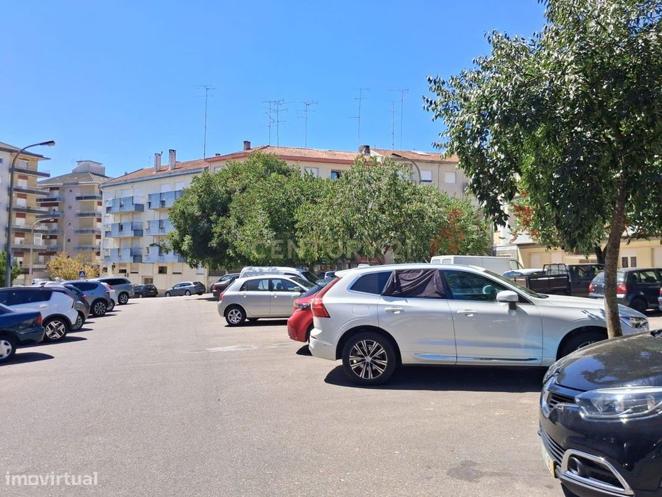 Apartamento para “ARRENDAMENTO”, de tipologia T3, com 1 WC, varanda co