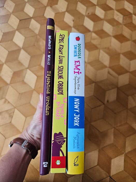 Zestaw książek dla młodszych nastolatek