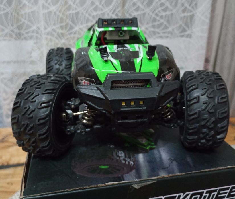 Model RC 4WD  skala 1:18 GREEN COIL