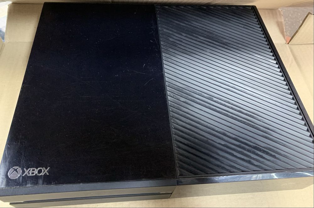 Microsoft Xbox One  (Model 1540)