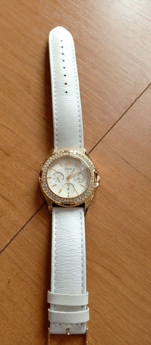 Годинник жіночий GUESS новий.