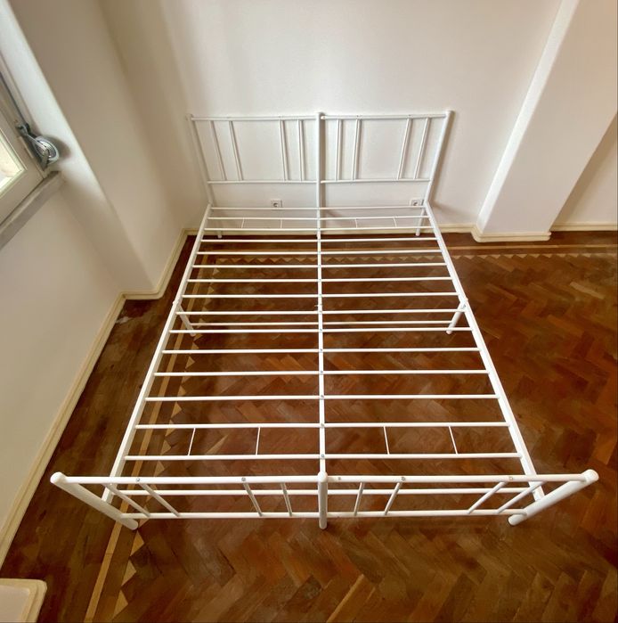 Cama VIDAXL metal branco com cabeceira (Aço - 160 x 200 cm)