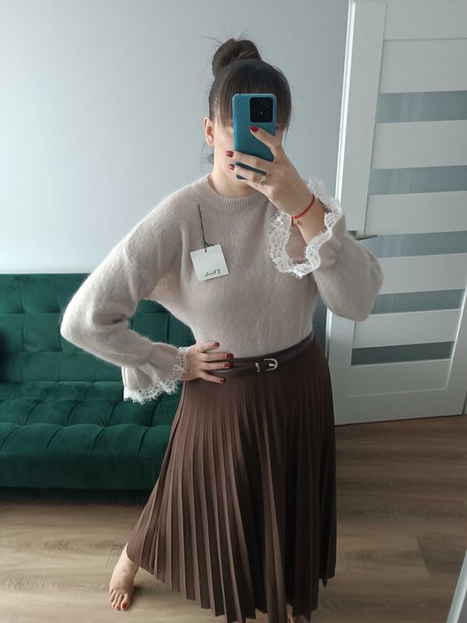 Sweter moher kid wełna rozszerzane rękawy koronka