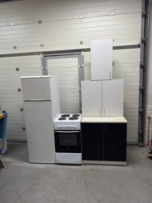 Кухня в комплекті холодильник да плита з духовкою